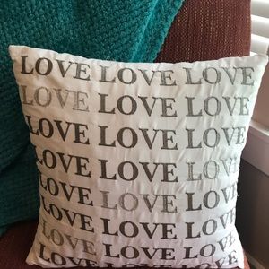 Homegoods throw pillow. NWOT. No defects.